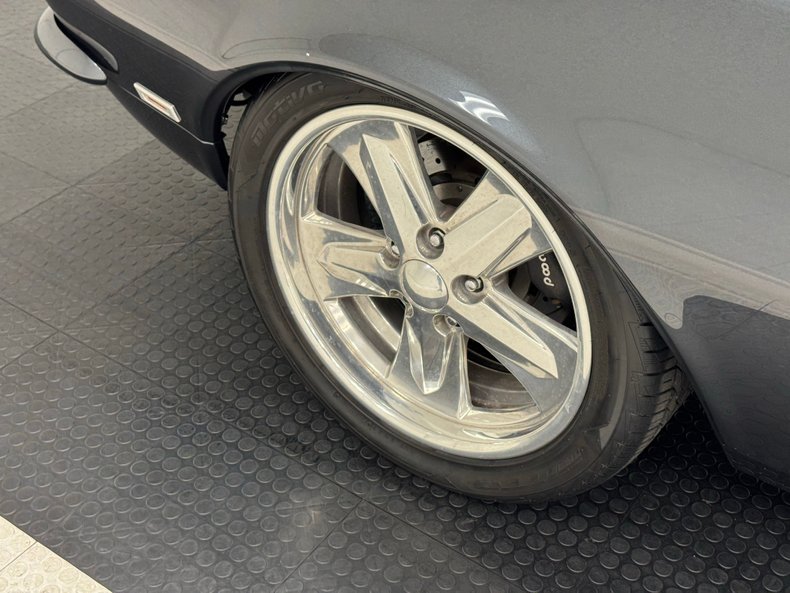 Chevrolet-Camaro-1968-Cyber-Gray-Metallic-Black-20