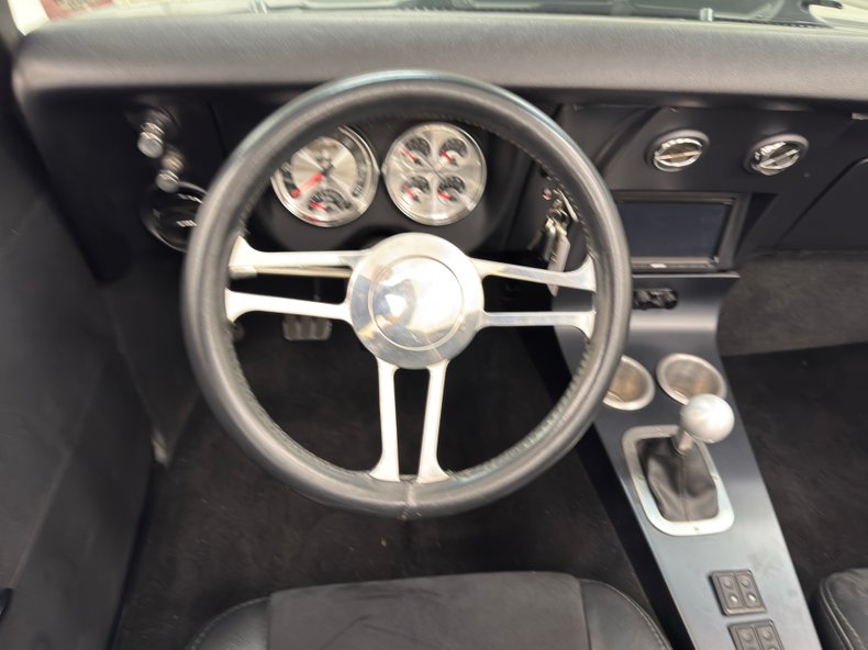 Chevrolet-Camaro-1968-Cyber-Gray-Metallic-Black-31