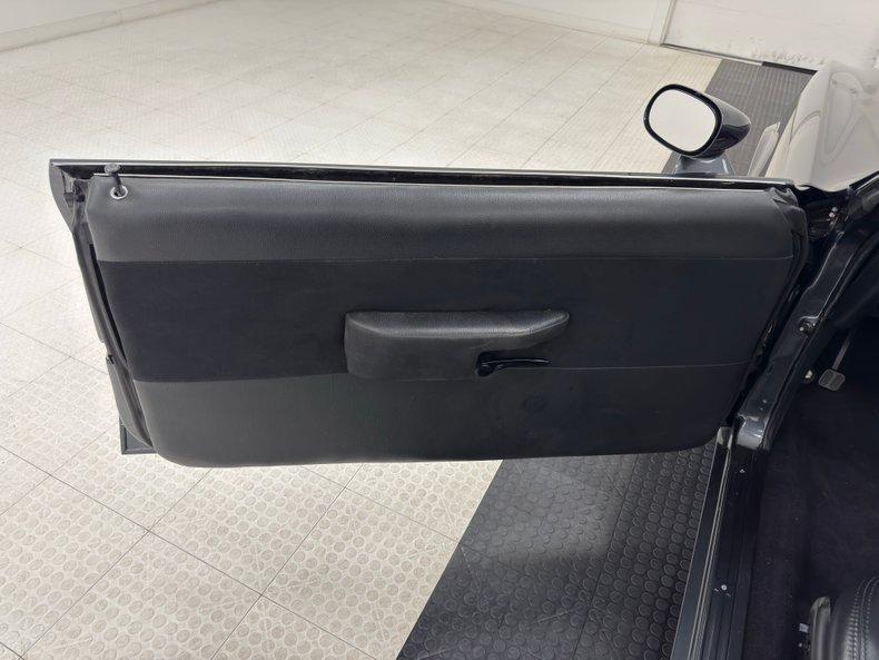 Chevrolet-Camaro-1968-Cyber-Gray-Metallic-Black-35