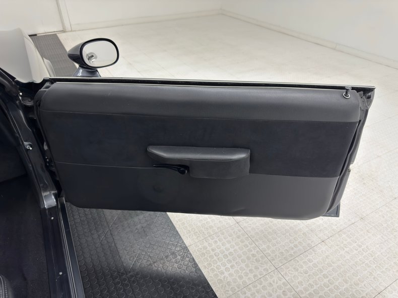 Chevrolet-Camaro-1968-Cyber-Gray-Metallic-Black-36