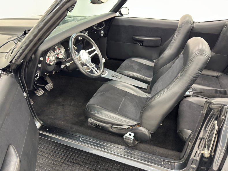 Chevrolet-Camaro-1968-Cyber-Gray-Metallic-Black-38