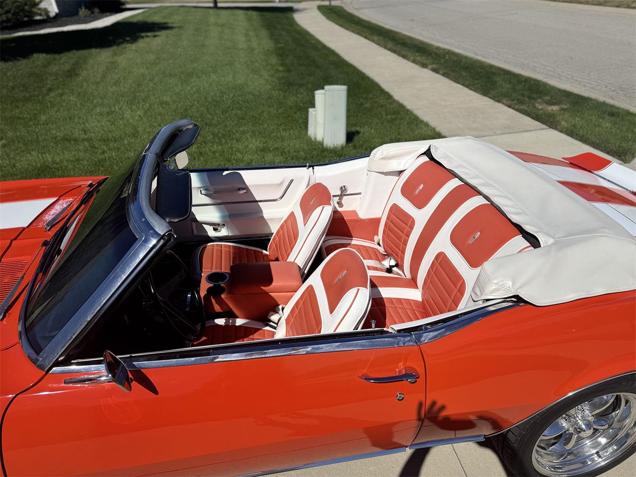 Chevrolet-Camaro-1968-Hugger-orange-Orangewhie-2