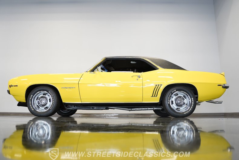 Chevrolet-Camaro-1969-Daytona-Yellow-Black-2