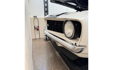 Chevrolet-Camaro-1969-White-Black-white-1