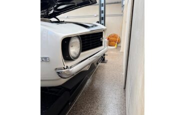 Chevrolet-Camaro-1969-White-Black-white-10