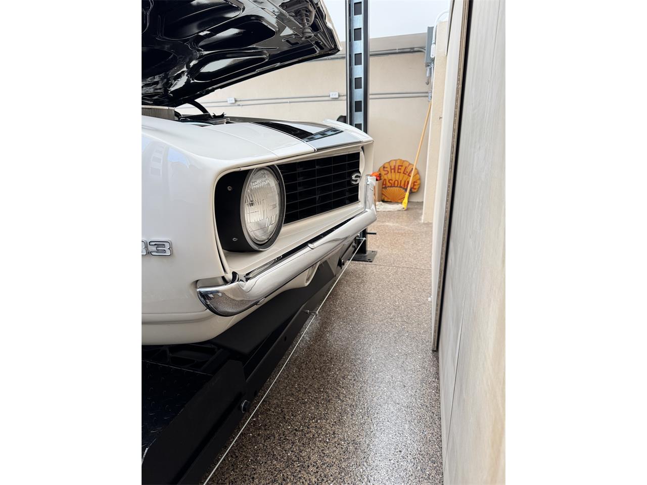 Chevrolet-Camaro-1969-White-Black-white-10