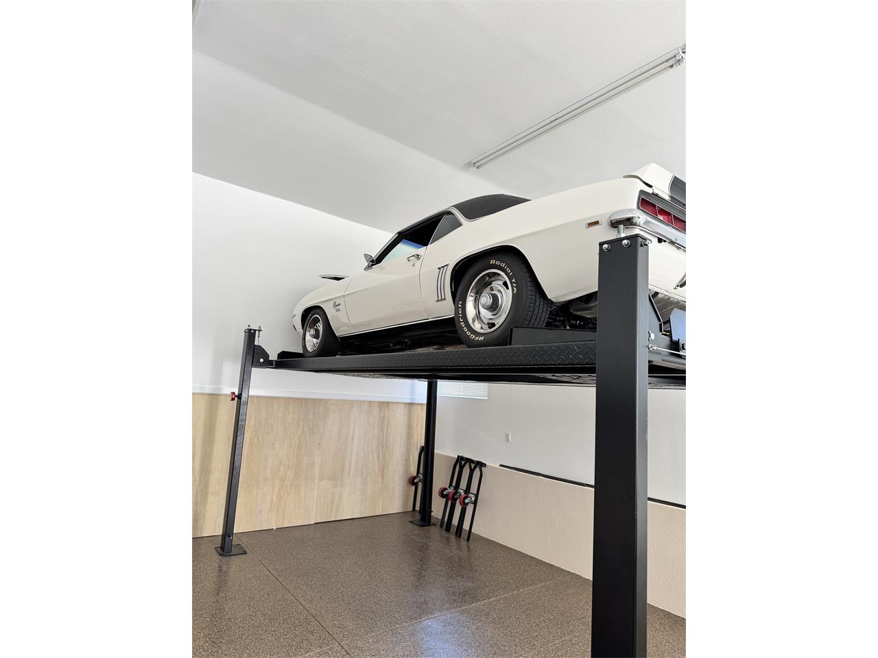 Chevrolet-Camaro-1969-White-Black-white-5