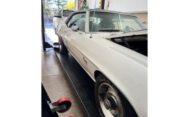 Chevrolet-Camaro-1969-White-Black-white-8