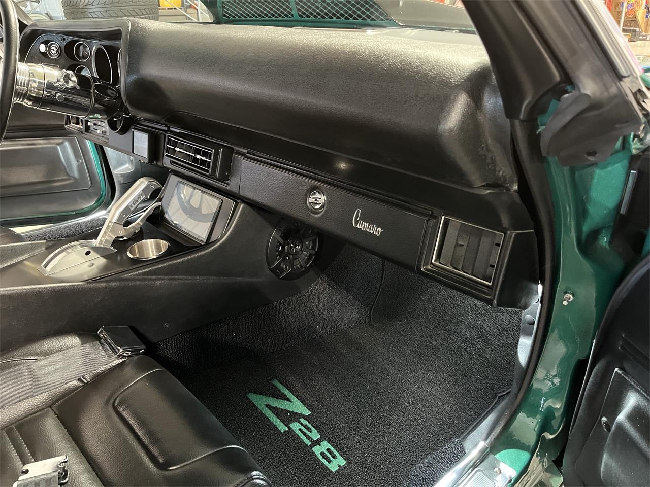 Chevrolet-Camaro-1971-Green-Black-43