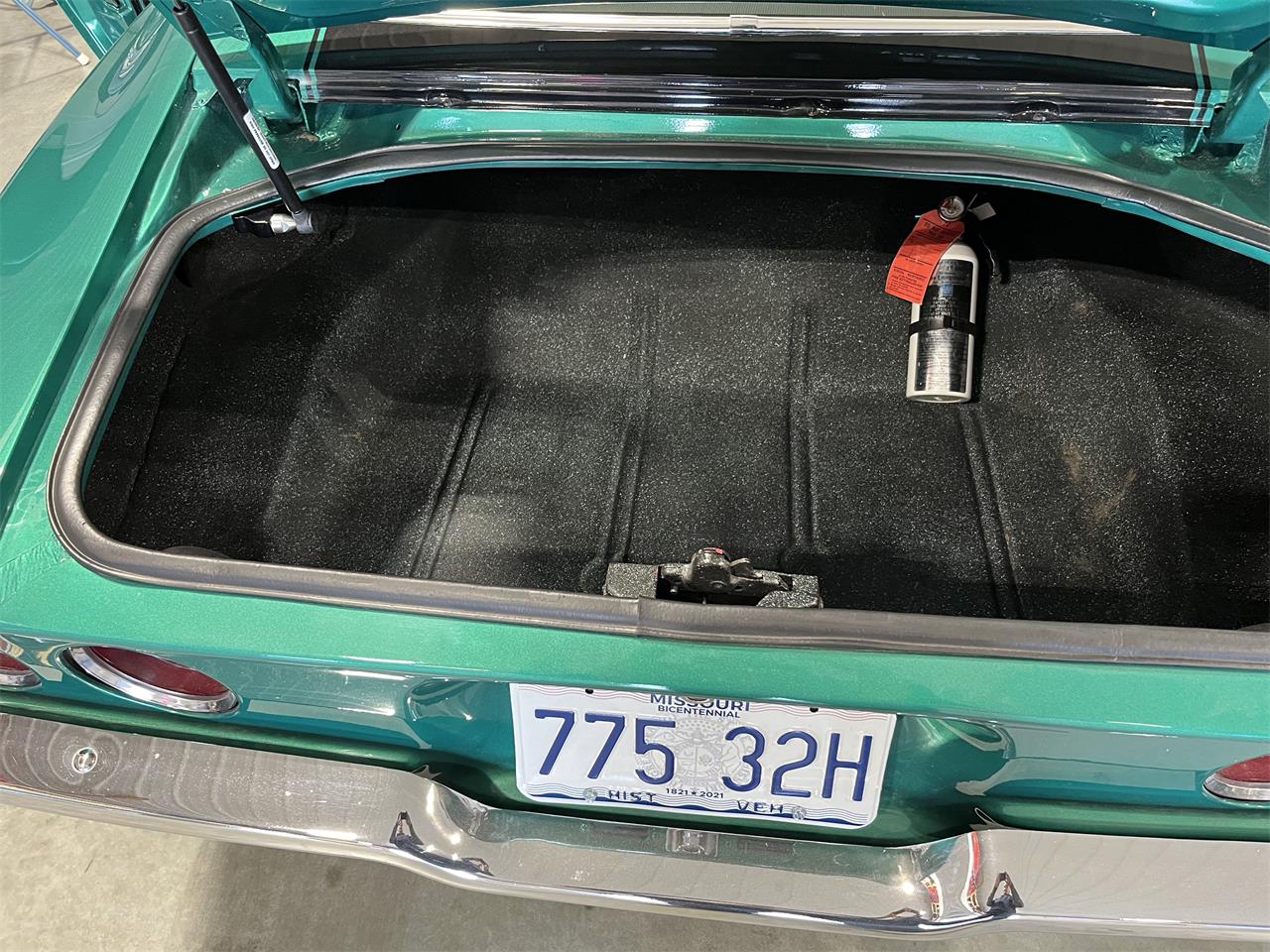 Chevrolet-Camaro-1971-Green-Black-48