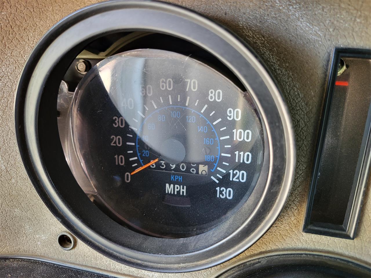 Chevrolet-Camaro-1975-BlackSilver-BlackLight-Grey-10