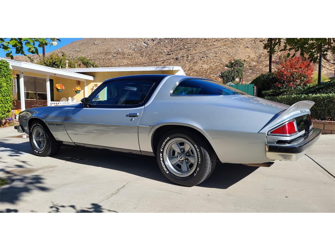 Chevrolet-Camaro-1975-BlackSilver-BlackLight-Grey-7