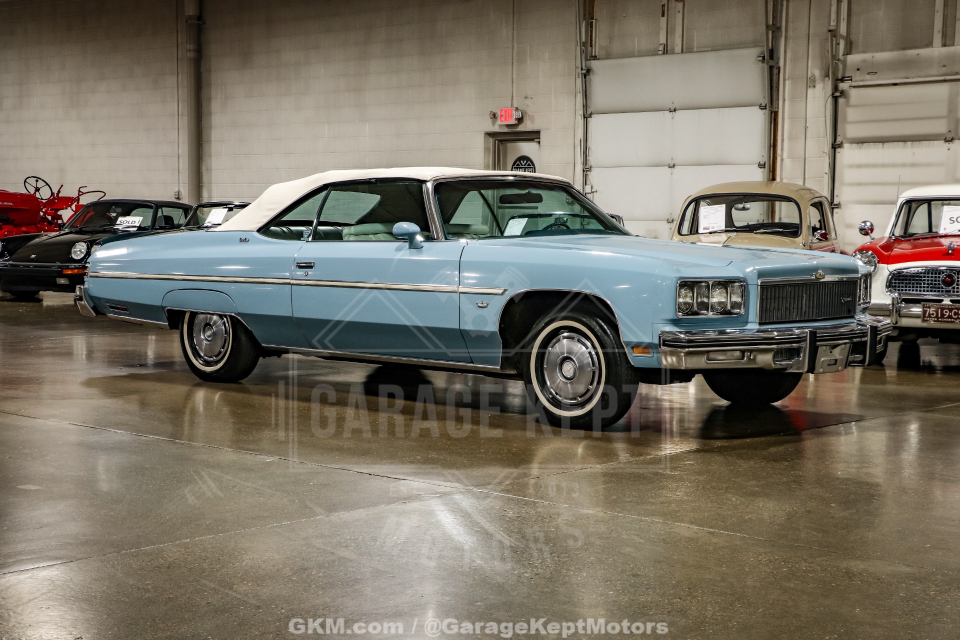 Chevrolet-Caprice-1975-Sky-Blue-White-1