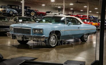 Chevrolet-Caprice-1975-Sky-Blue-White-11