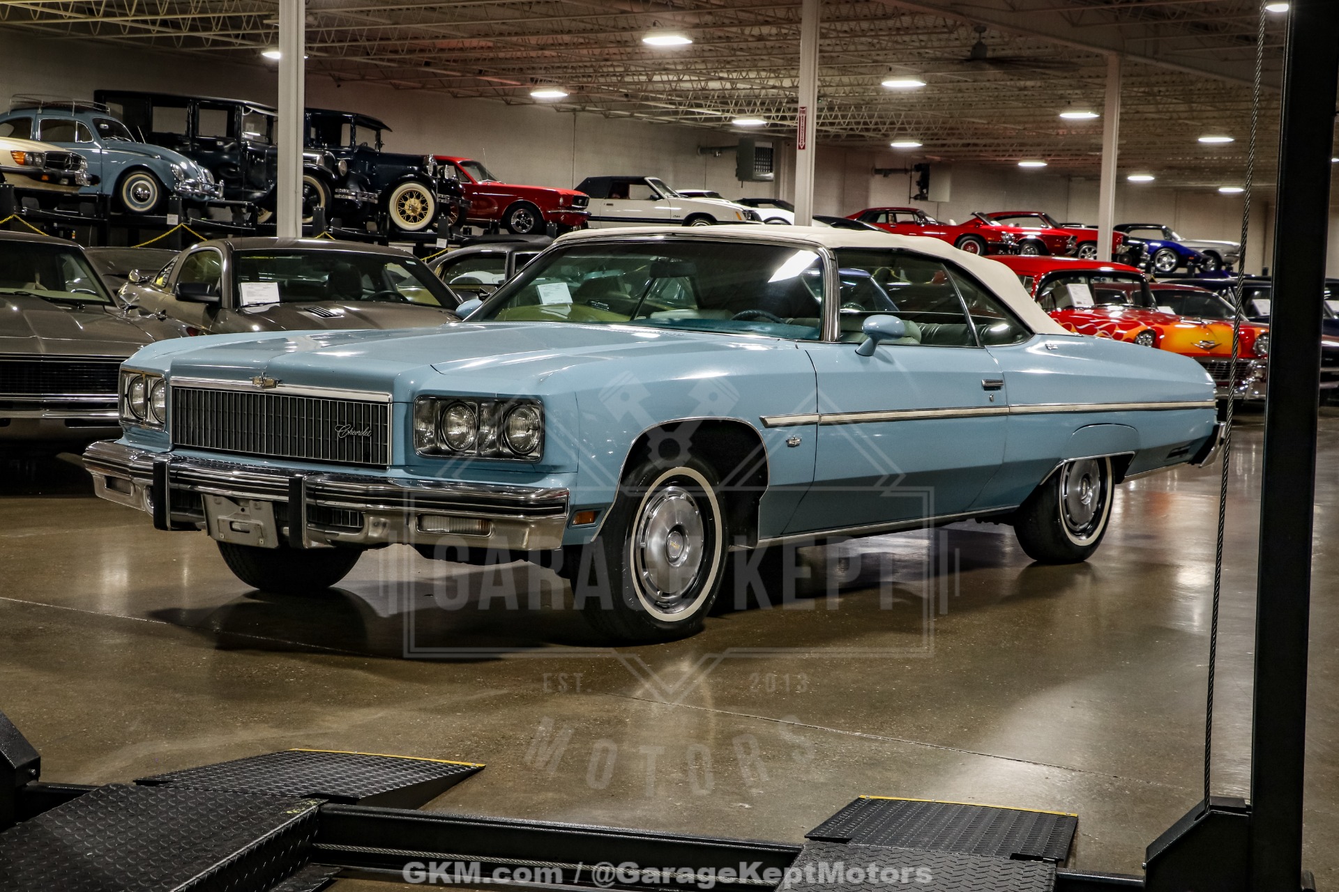 Chevrolet-Caprice-1975-Sky-Blue-White-11