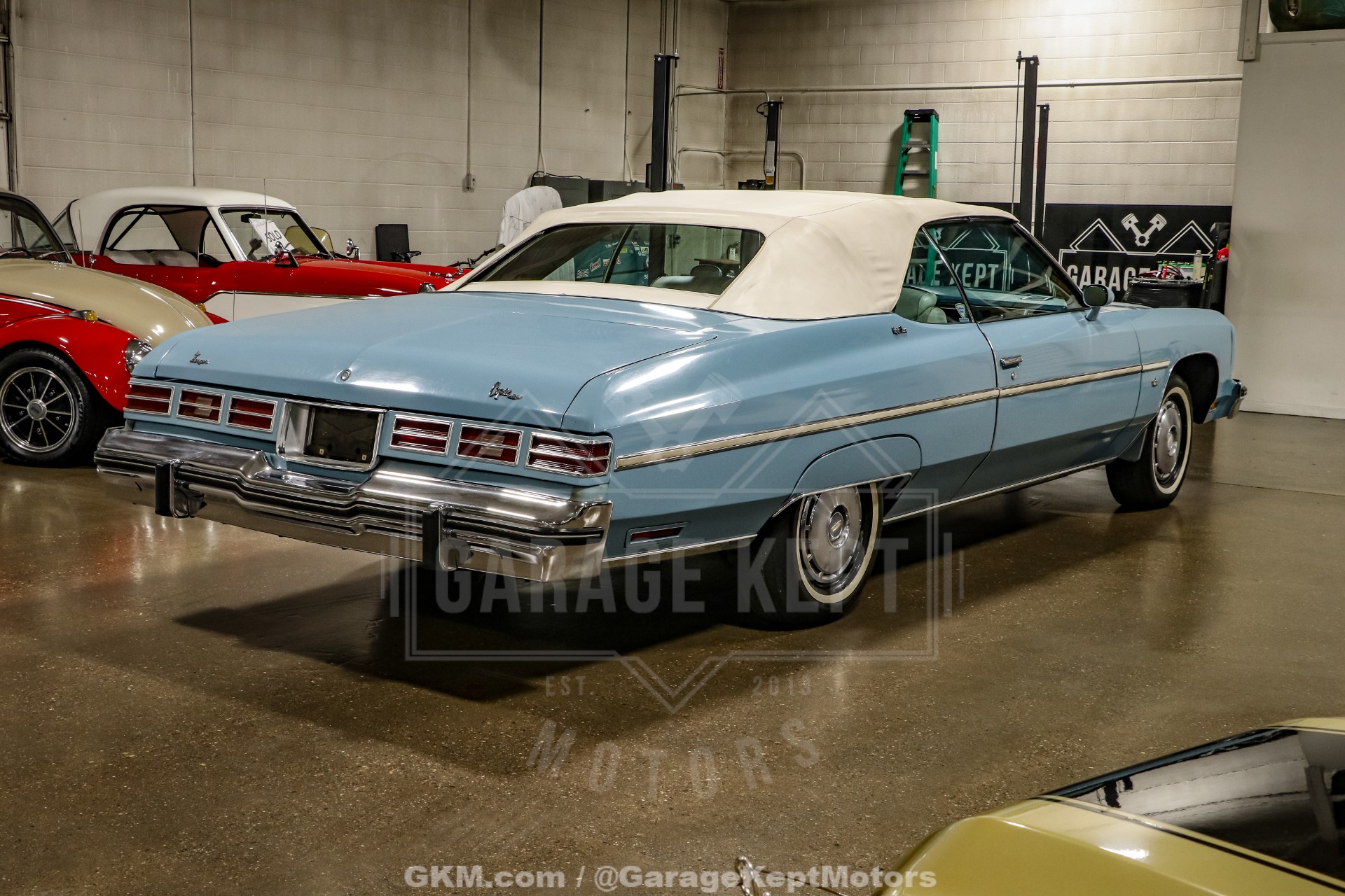 Chevrolet-Caprice-1975-Sky-Blue-White-14