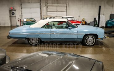 Chevrolet-Caprice-1975-Sky-Blue-White-15