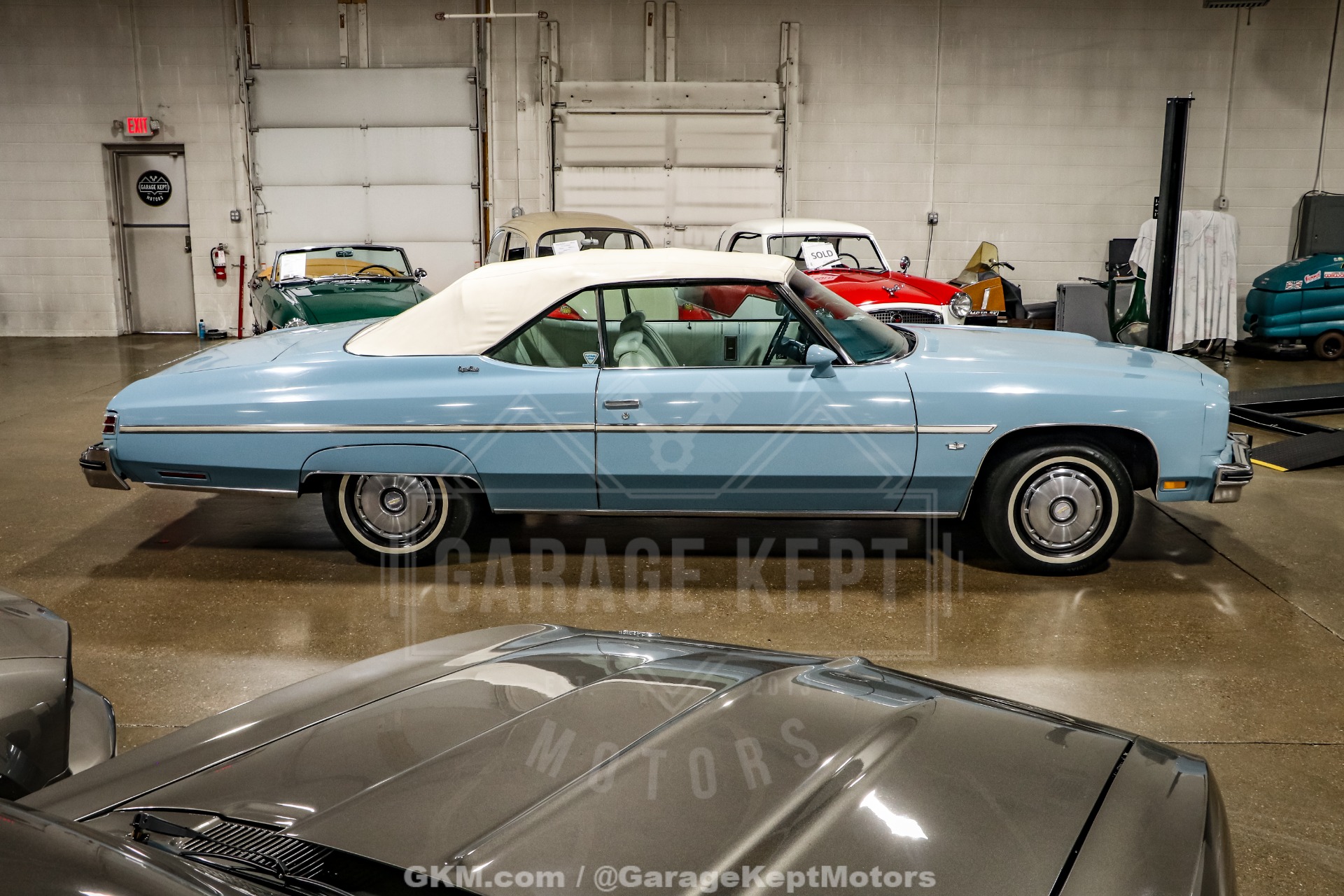 Chevrolet-Caprice-1975-Sky-Blue-White-15
