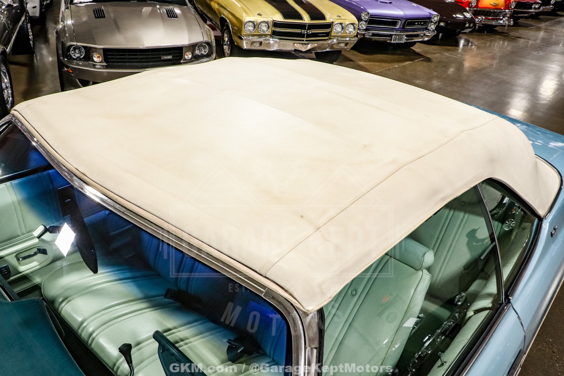 Chevrolet-Caprice-1975-Sky-Blue-White-17