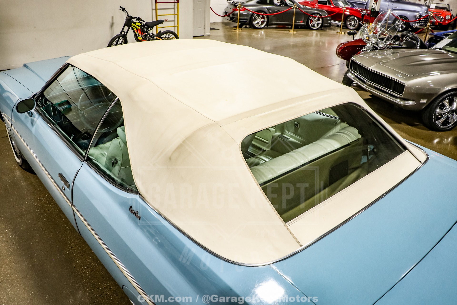 Chevrolet-Caprice-1975-Sky-Blue-White-19