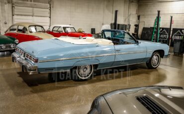 Chevrolet-Caprice-1975-Sky-Blue-White-2