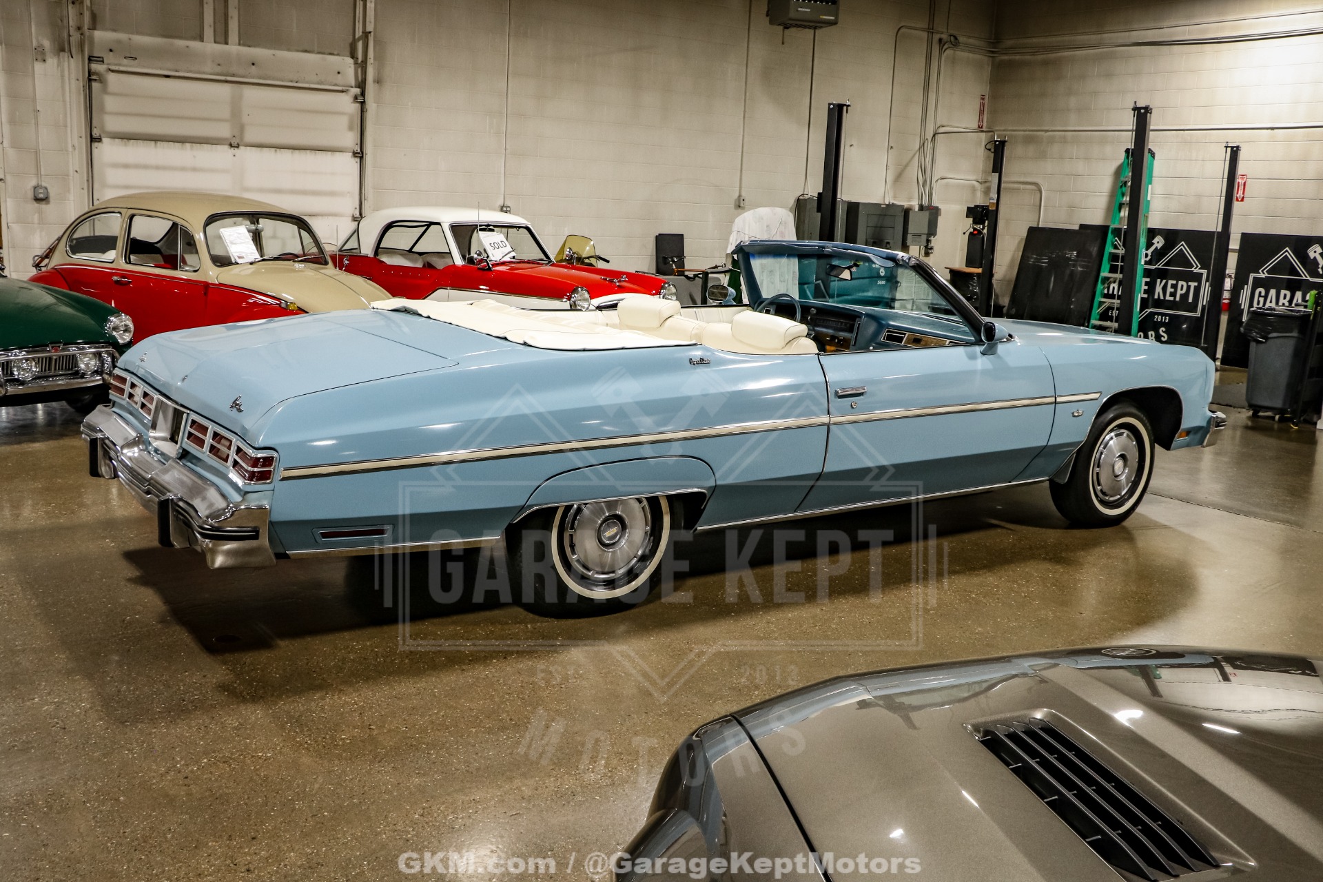 Chevrolet-Caprice-1975-Sky-Blue-White-2