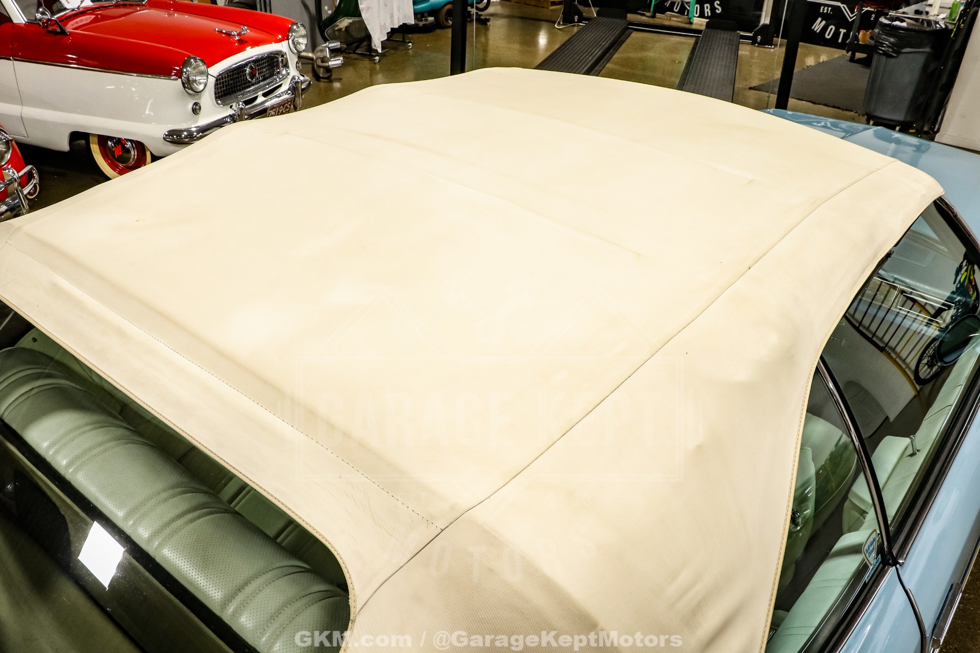 Chevrolet-Caprice-1975-Sky-Blue-White-21