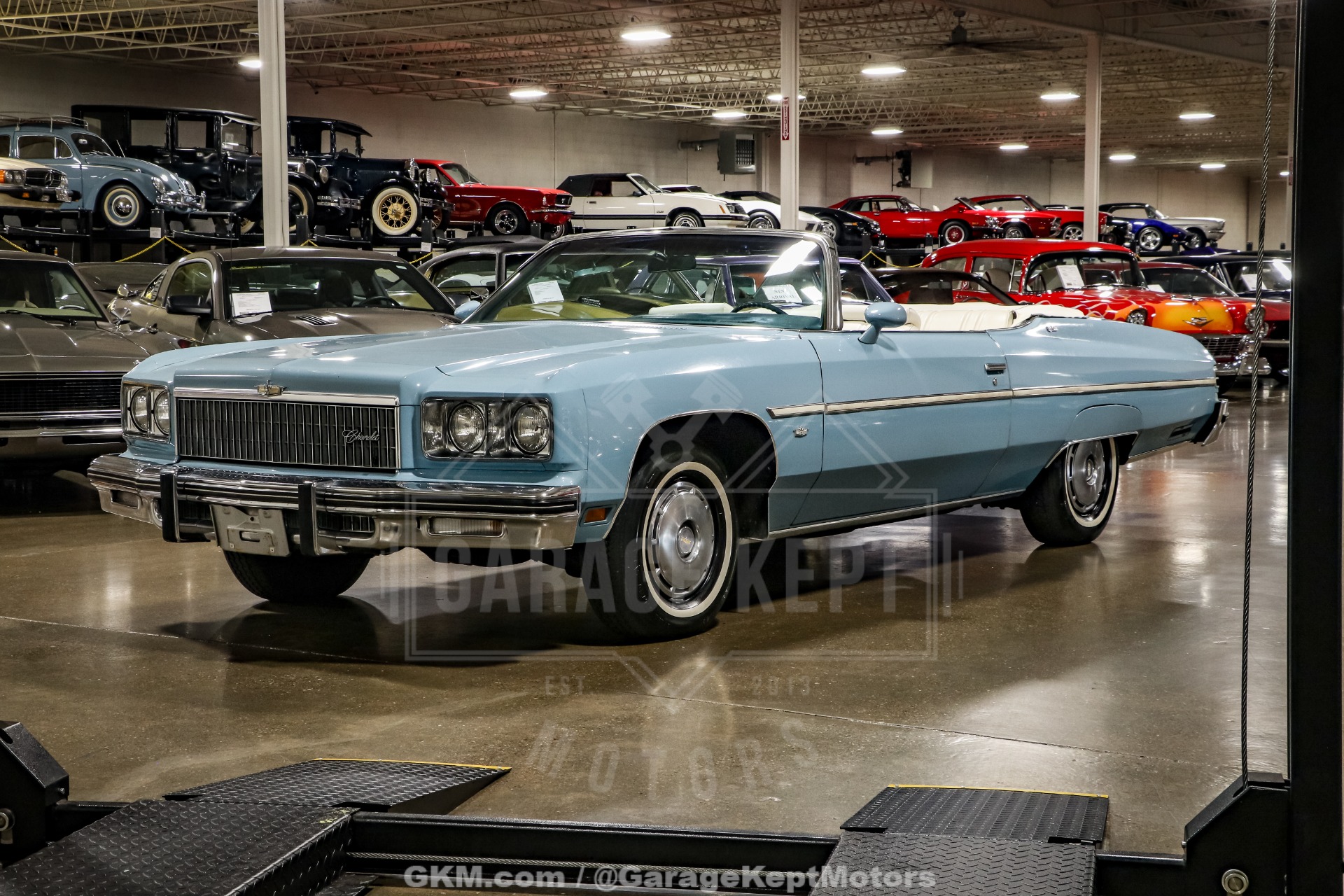 Chevrolet-Caprice-1975-Sky-Blue-White-24