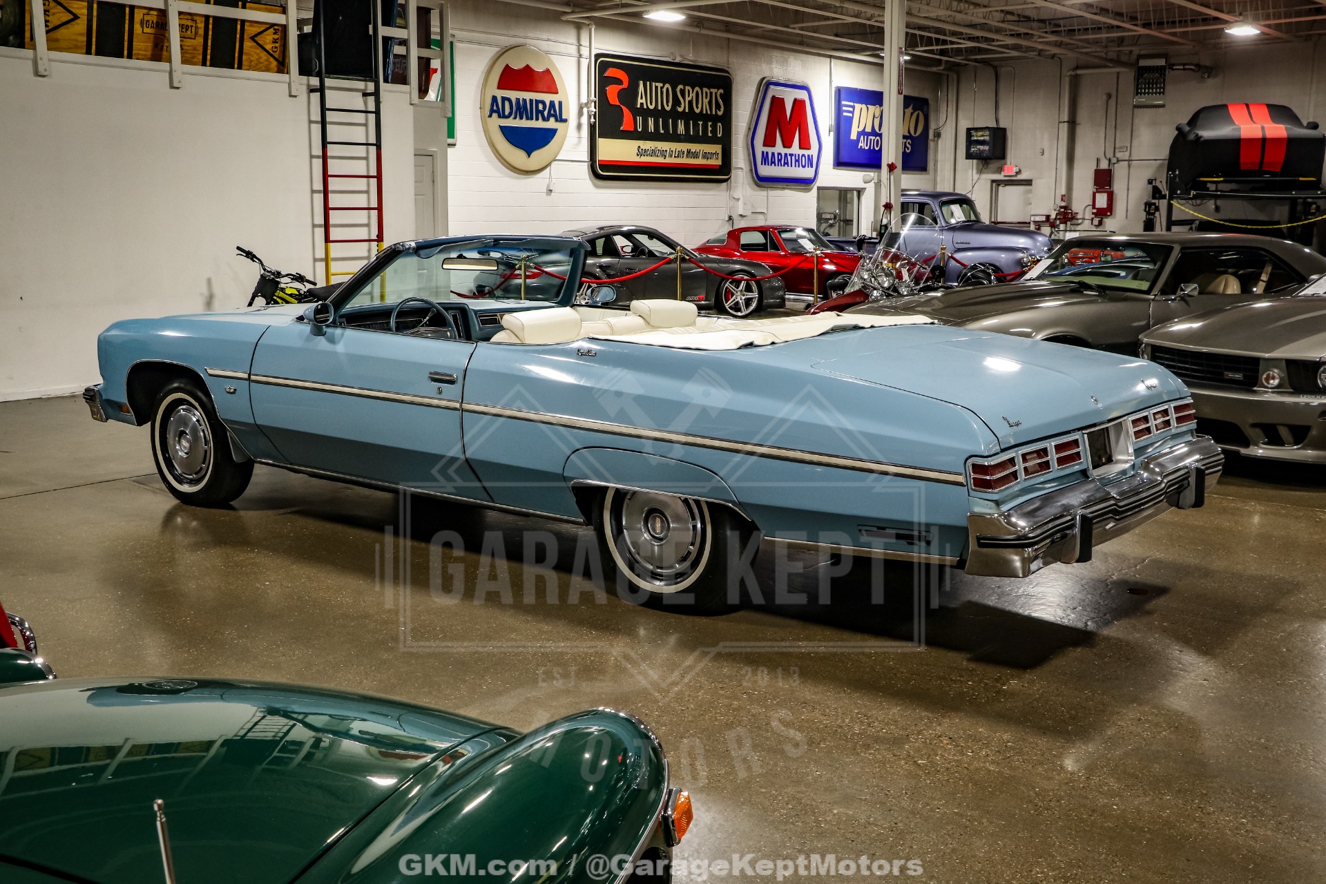 Chevrolet-Caprice-1975-Sky-Blue-White-27