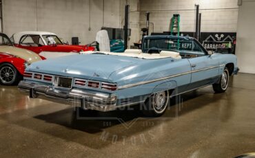 Chevrolet-Caprice-1975-Sky-Blue-White-29
