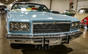 Chevrolet-Caprice-1975-Sky-Blue-White-32