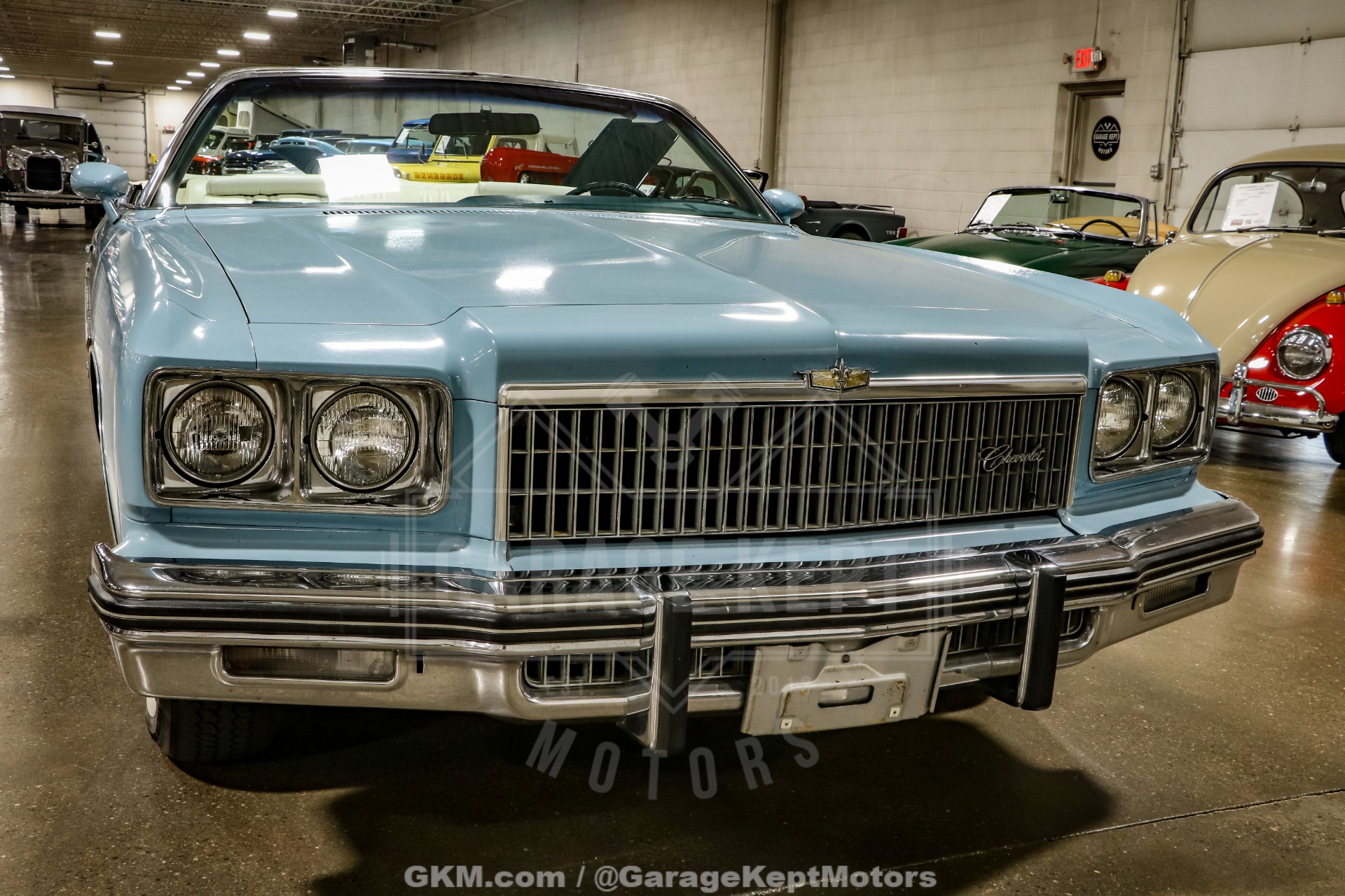 Chevrolet-Caprice-1975-Sky-Blue-White-32