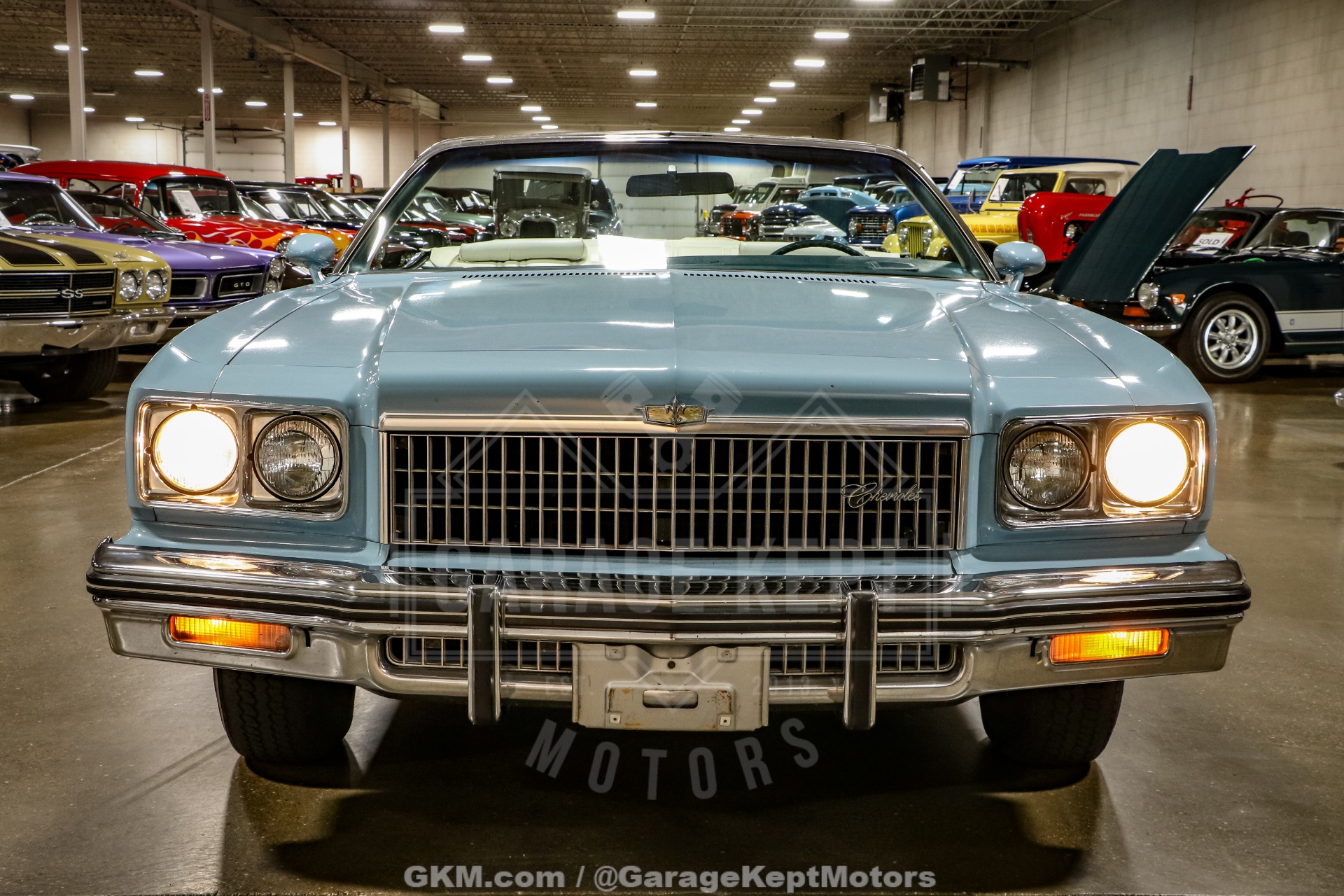 Chevrolet-Caprice-1975-Sky-Blue-White-35