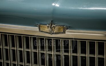 Chevrolet-Caprice-1975-Sky-Blue-White-39