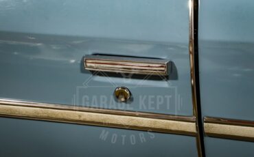 Chevrolet-Caprice-1975-Sky-Blue-White-41