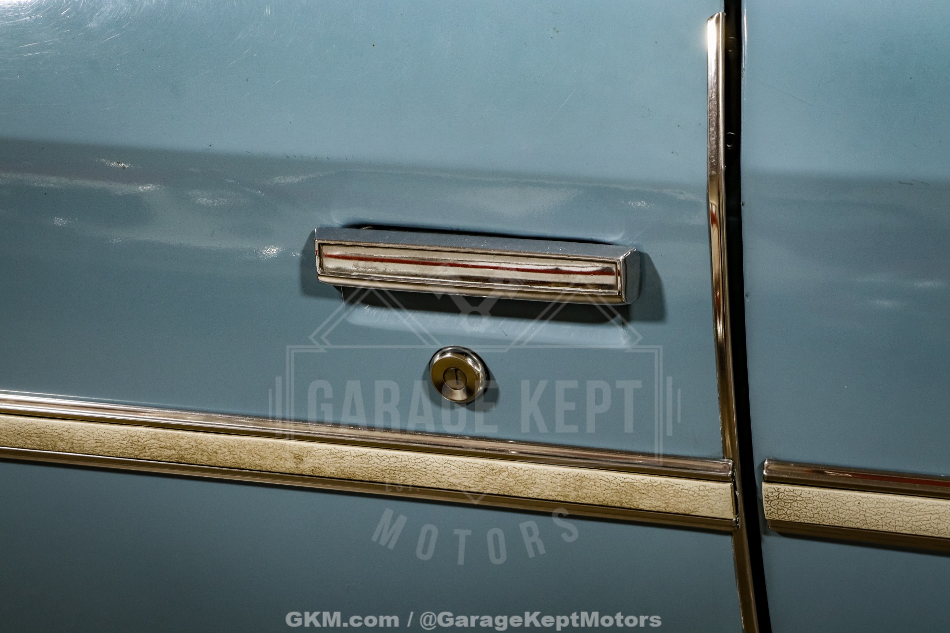 Chevrolet-Caprice-1975-Sky-Blue-White-41