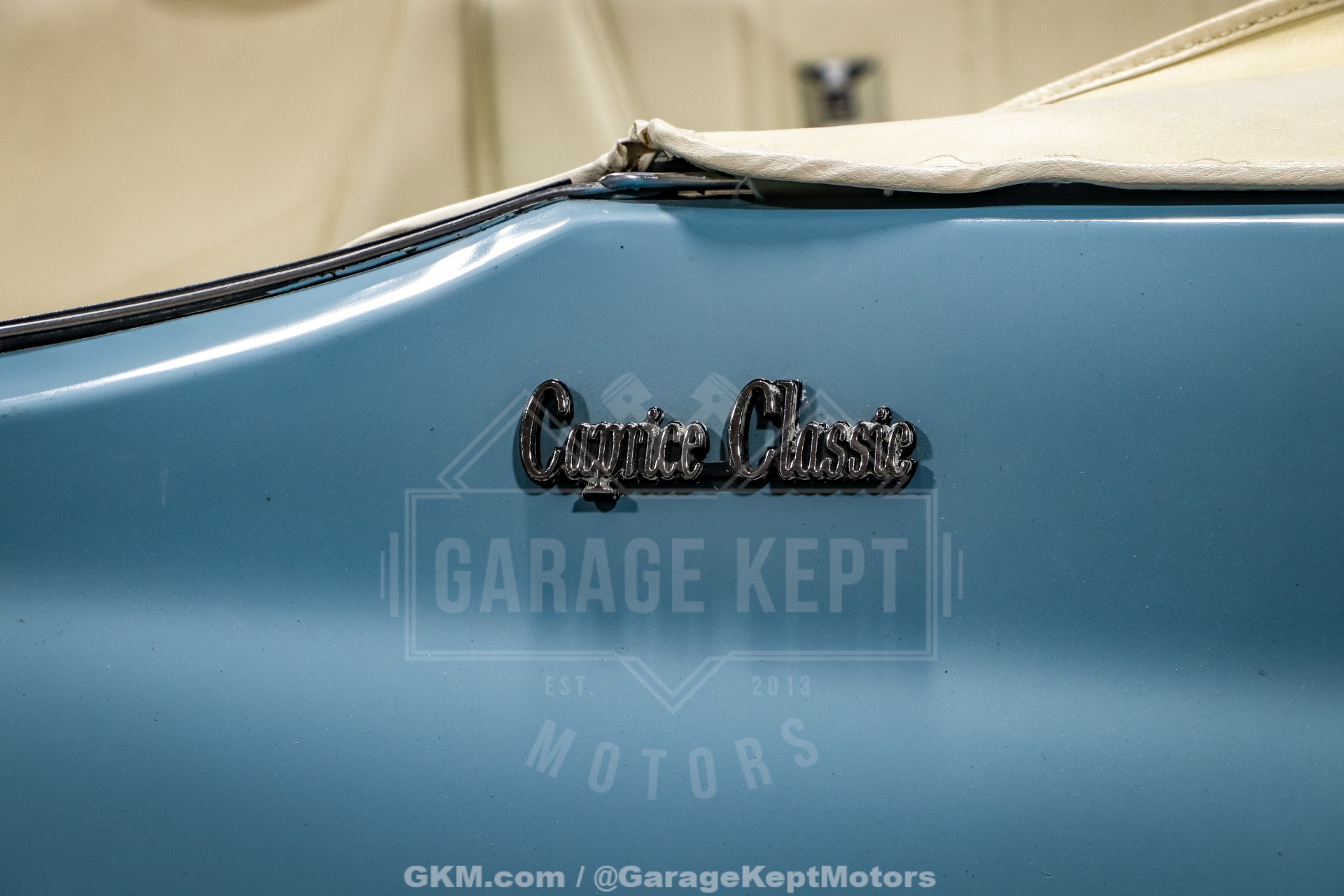 Chevrolet-Caprice-1975-Sky-Blue-White-42