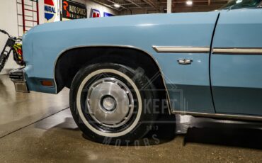 Chevrolet-Caprice-1975-Sky-Blue-White-47