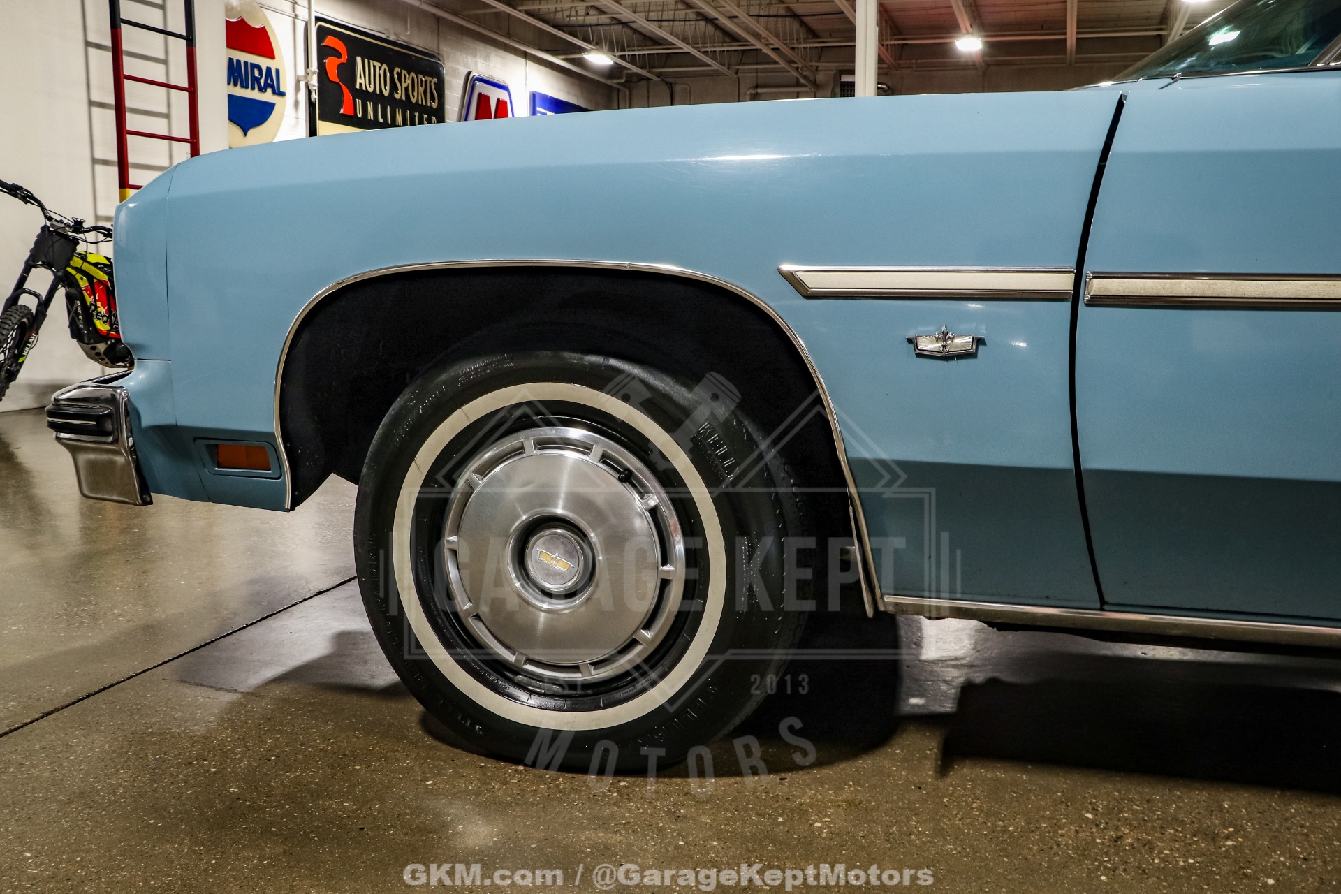 Chevrolet-Caprice-1975-Sky-Blue-White-47