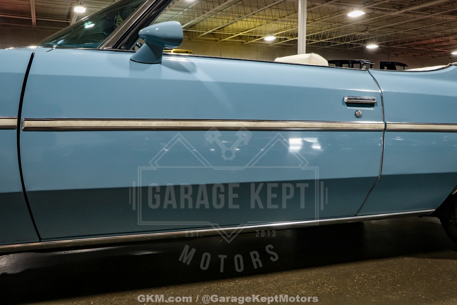 Chevrolet-Caprice-1975-Sky-Blue-White-48