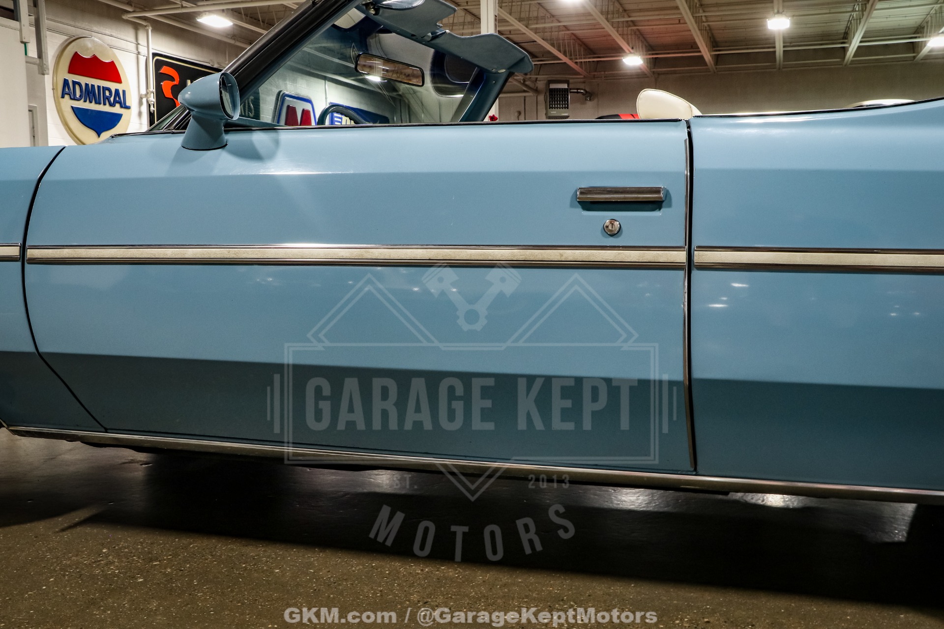 Chevrolet-Caprice-1975-Sky-Blue-White-49