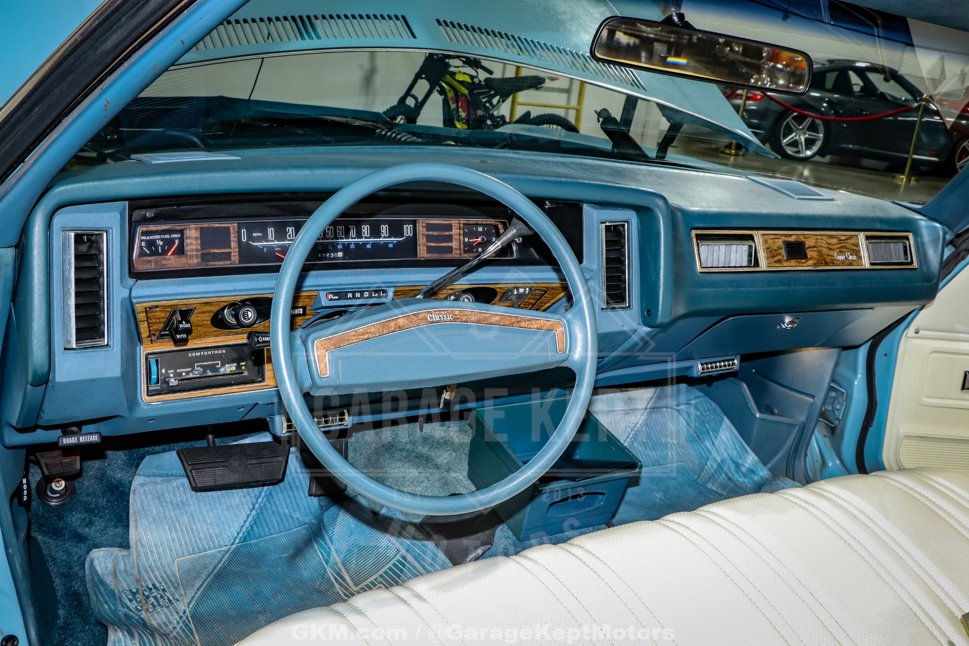 Chevrolet-Caprice-1975-Sky-Blue-White-8