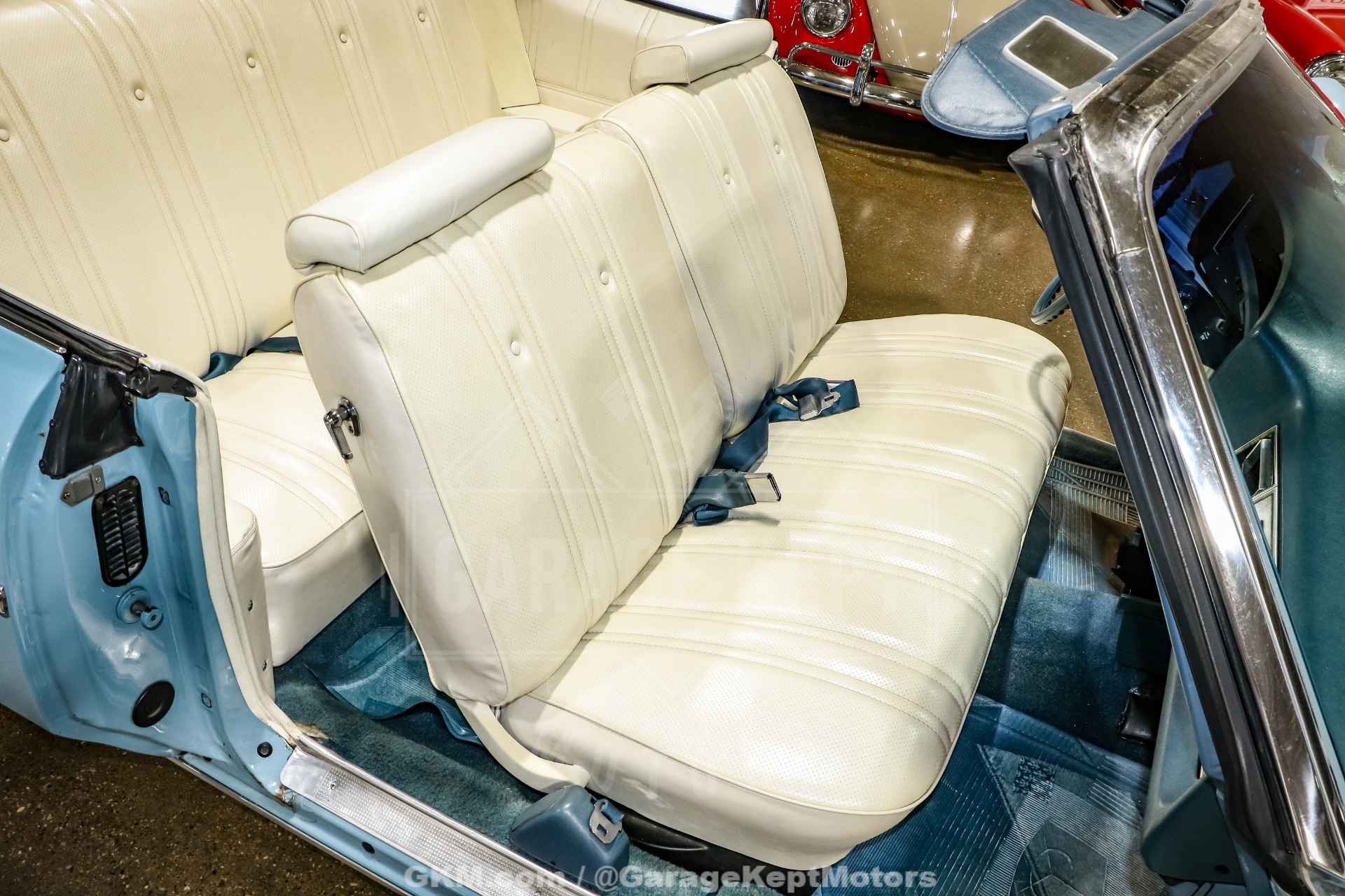 Chevrolet-Caprice-1975-Sky-Blue-White-9