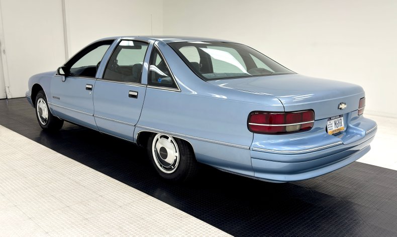 Chevrolet-Caprice-1992-Light-Sapphire-Metal-Blue-1