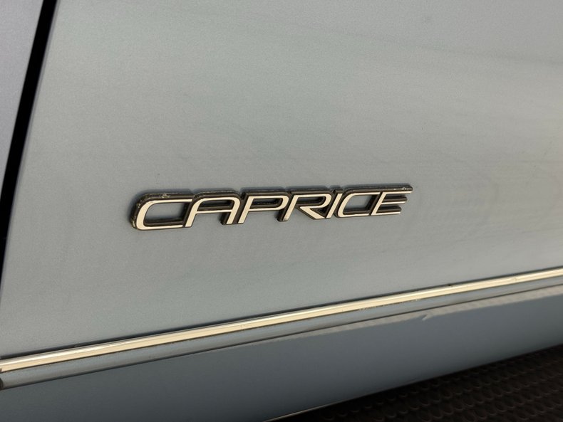 Chevrolet-Caprice-1992-Light-Sapphire-Metal-Blue-10