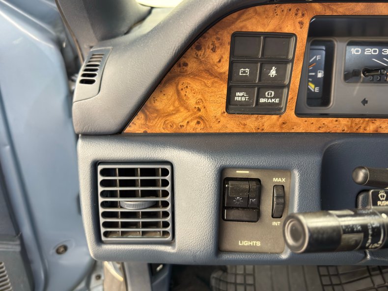 Chevrolet-Caprice-1992-Light-Sapphire-Metal-Blue-16