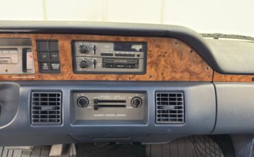 Chevrolet-Caprice-1992-Light-Sapphire-Metal-Blue-18