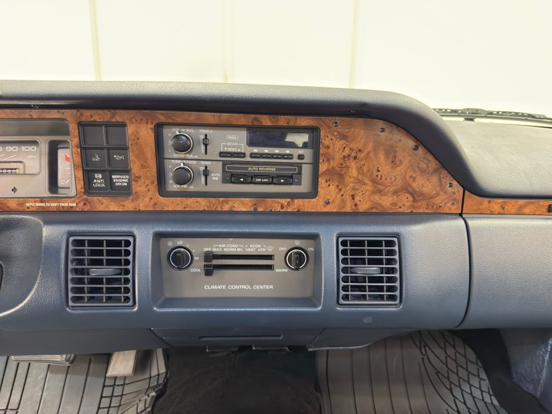 Chevrolet-Caprice-1992-Light-Sapphire-Metal-Blue-18