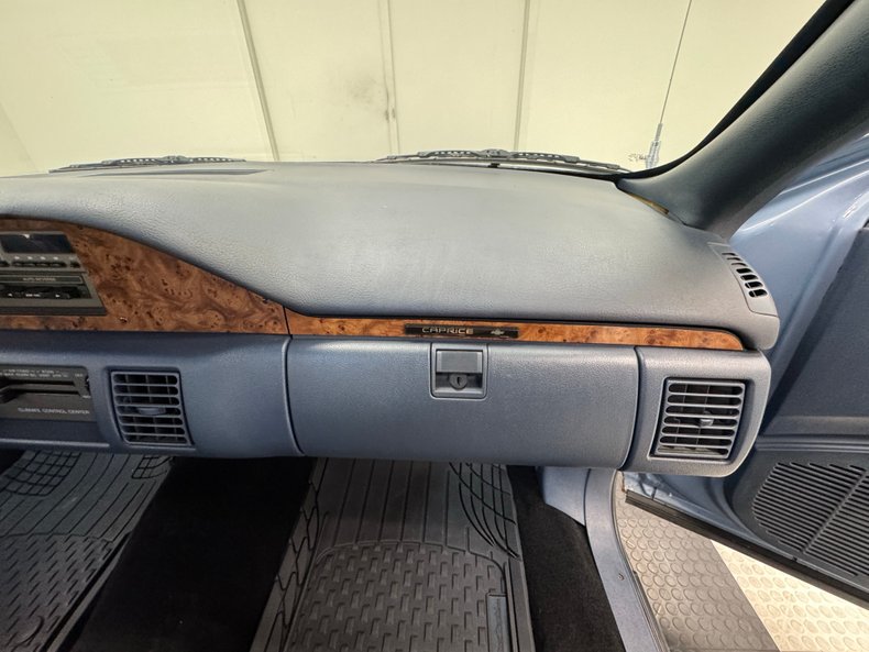 Chevrolet-Caprice-1992-Light-Sapphire-Metal-Blue-19