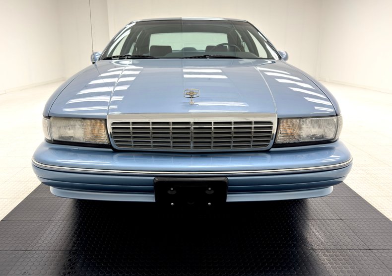 Chevrolet-Caprice-1992-Light-Sapphire-Metal-Blue-2